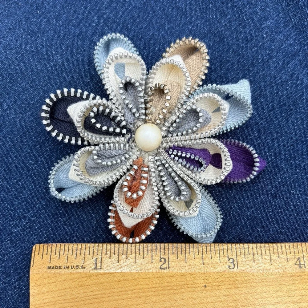 Handmade Flower Zipper Brooch 3.5
